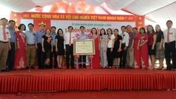 Trường Mầm non Hoàn Long đón Bằng công nhận trường mầm non đạt chuẩn quốc gia mức độ 2