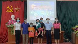 Ngành GD&ĐT Hưng Yên thăm động viên, tặng quà tết Trung Thu cho các em học sinh mồ côi cha mẹ có hoàn cảnh khó khăn năm 2021
