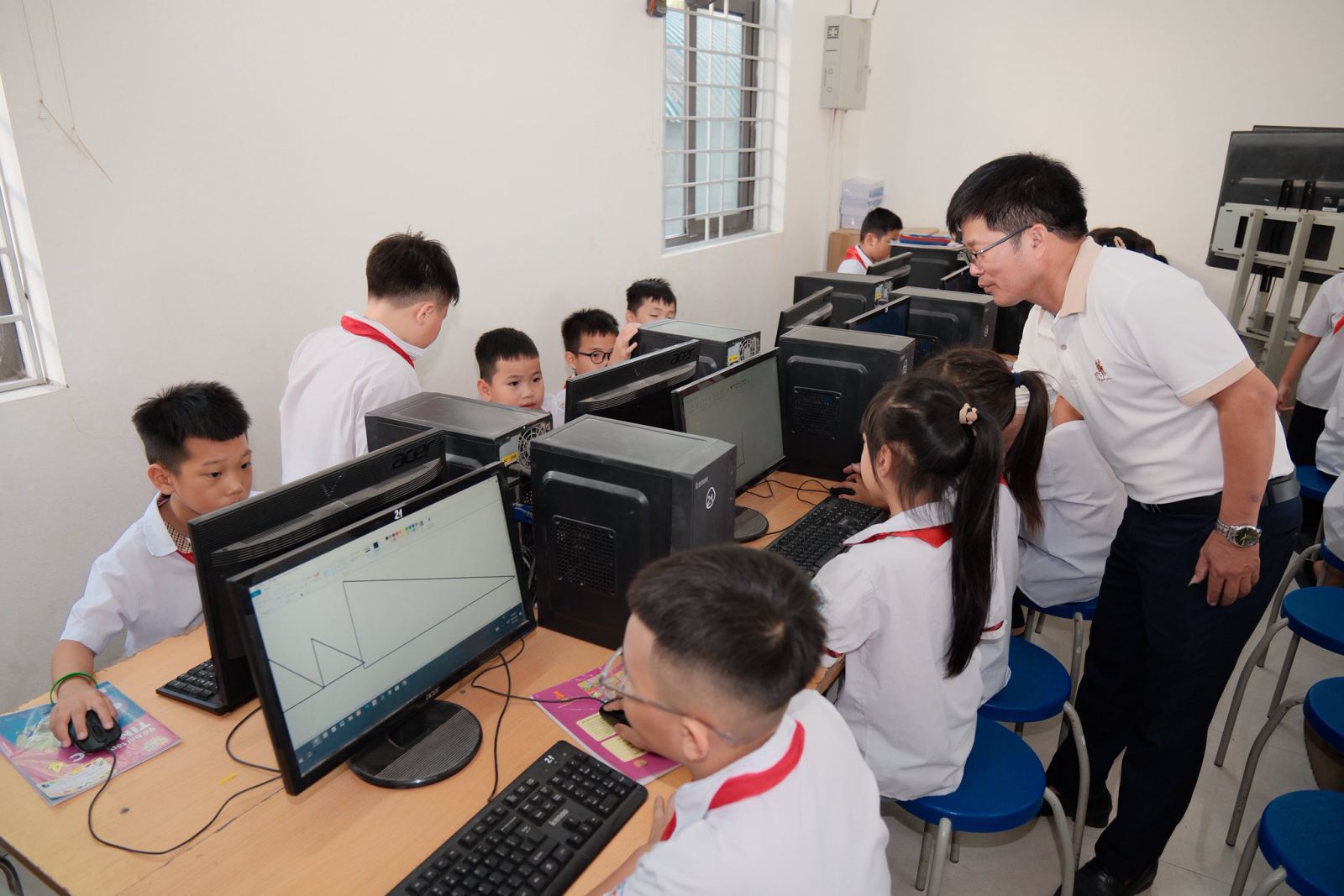 <a href='https://c1yenphu.hungyen.edu.vn/tin-tuc/truong-tieu-hoc-yen-phu-vung-buoc-trong-hanh-trinh-chuyen-doi-so-nang-cao-chat-luong-day-va-hoc.html'>Trường Tiểu học Yên Phú: Vững bước trong hành trình chuyển đổi số, nâng cao chất lượng dạy và học</a>