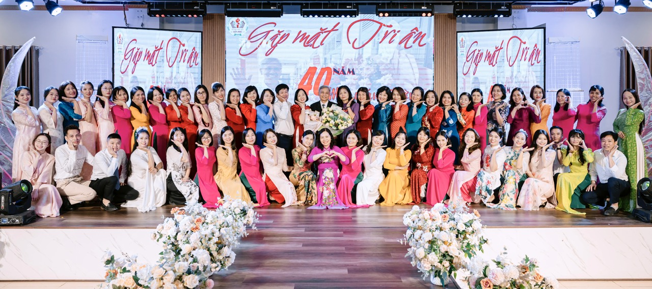 <a href='https://c1yenphu.hungyen.edu.vn/tin-tuc/gap-mat-tri-an-dong-chi-hoang-huu-sinh-bi-thu-chi-bo-hieu-truong-nha-truong-nghi-huu-theo-che-do.html'>GẶP MẶT - TRI ÂN ĐỒNG CHÍ HOÀNG HỮU SINH – BÍ THƯ CHI BỘ, HIỆU TRƯỞNG NHÀ TRƯỜNG NGHỈ HƯU THEO CHẾ ĐỘ</a>